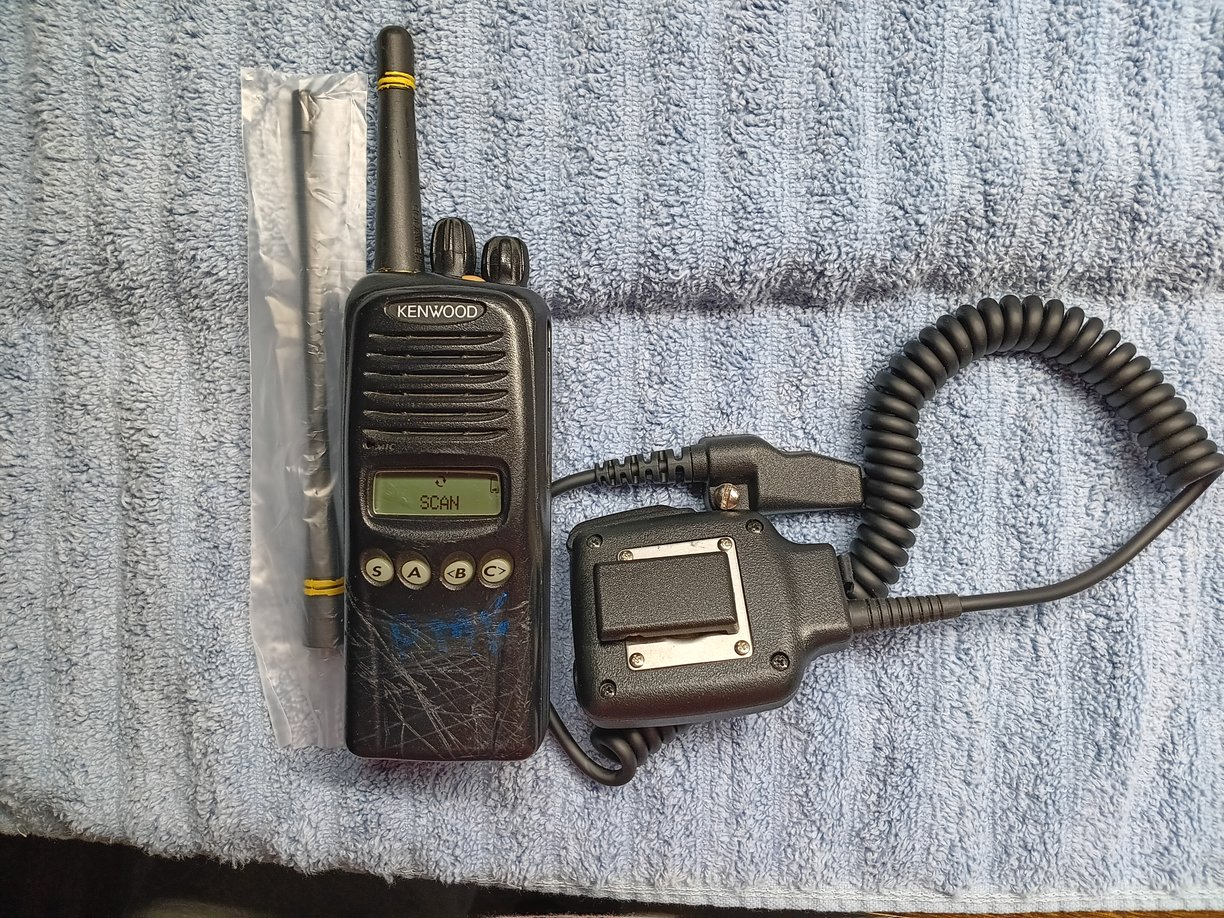 Front radio on with antennas and back of speaker-mic